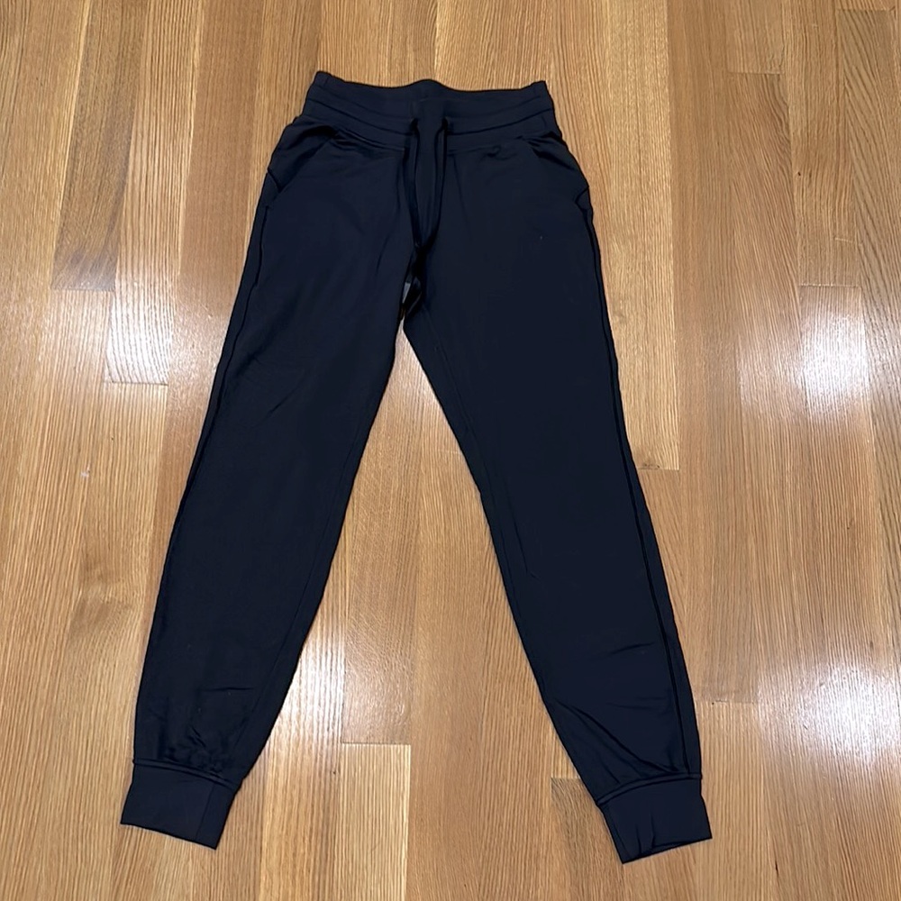 Lululemon joggers size 4
